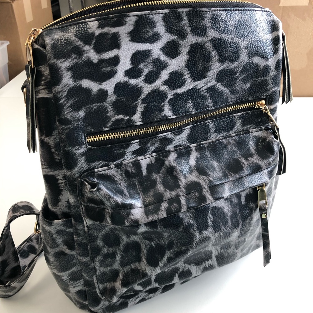 Leopard/ Cheetah back pack 🤩